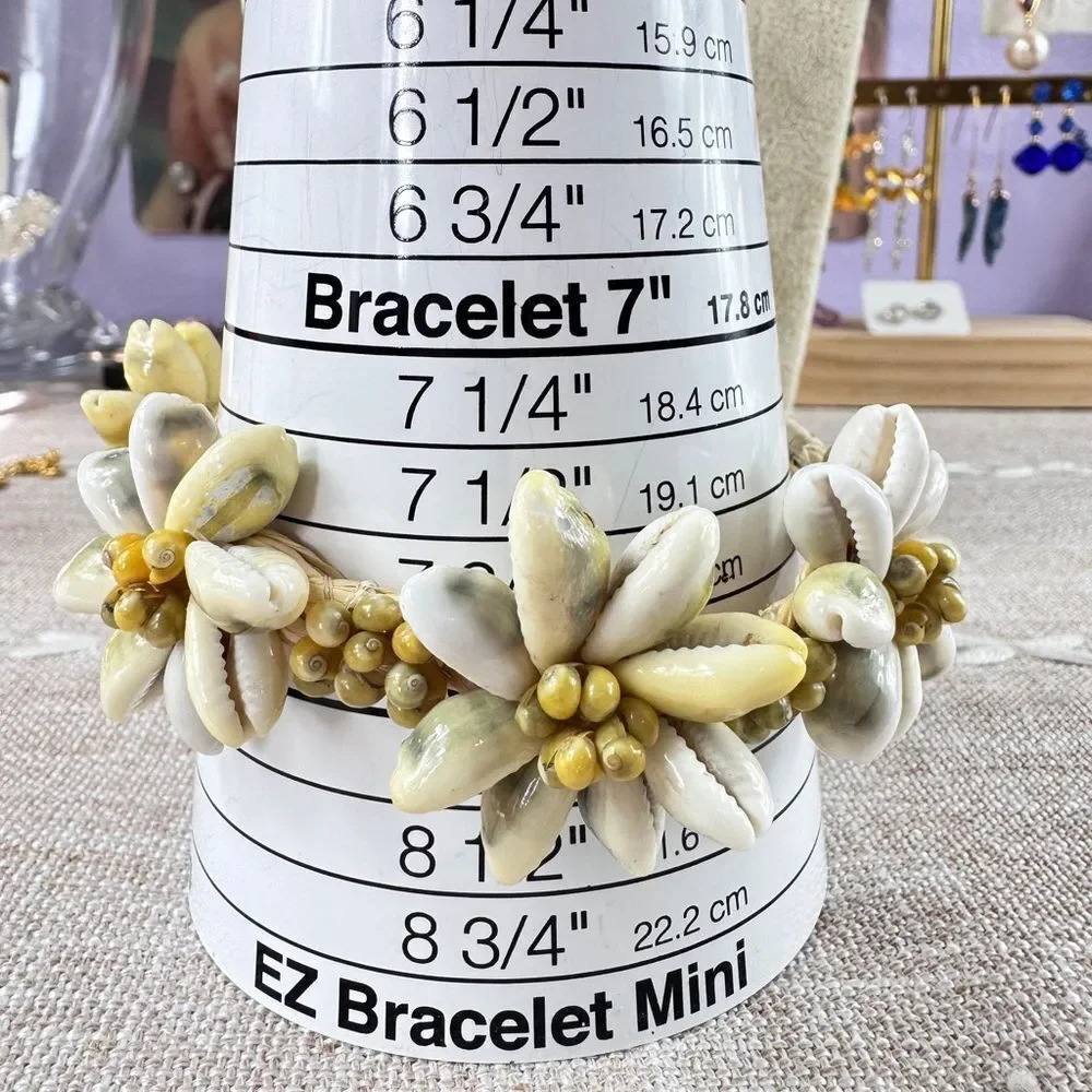 Vintage Raffia Shell Bracelet in Cream and Yellow